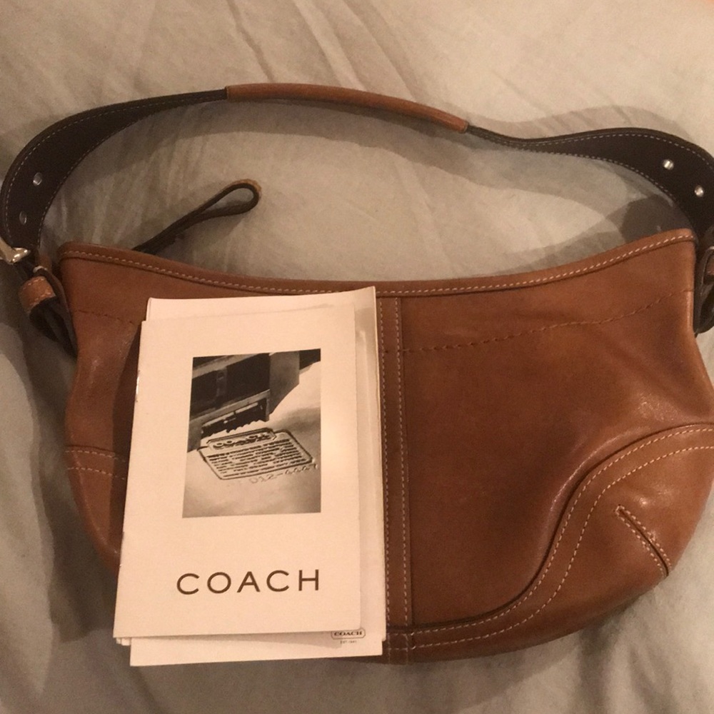 Small Coach purse - Picture 3 of 3